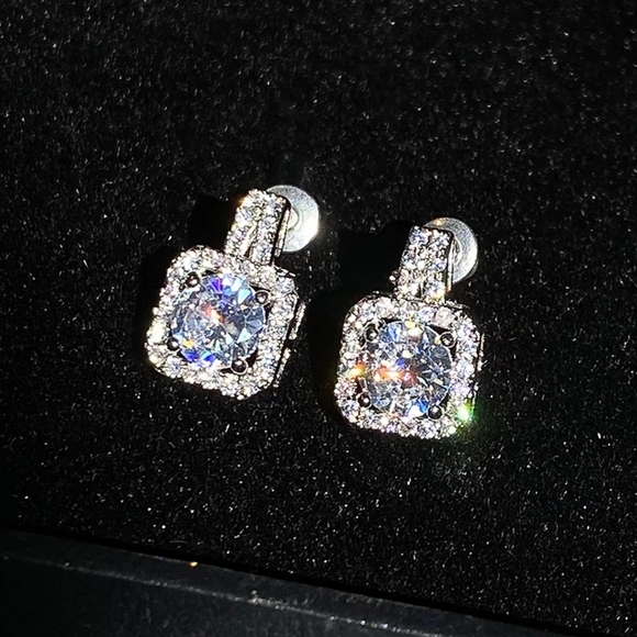 Square Shape Women Diamond silver Stud Earring - Picture 3 of 6
